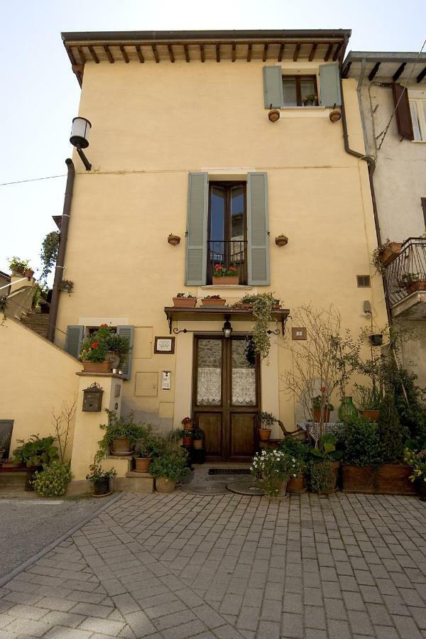 Angolo Del Gelsomino Castel Ritaldi Exteriör bild